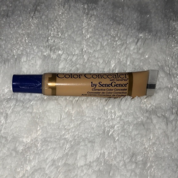 senegence concealer